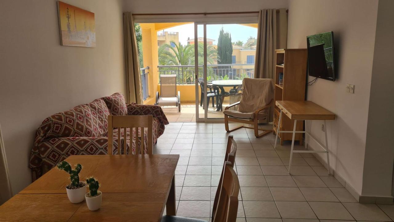 Sunny Limnaria Gardens 2 Bedroom Apartment Paphos Exterior photo